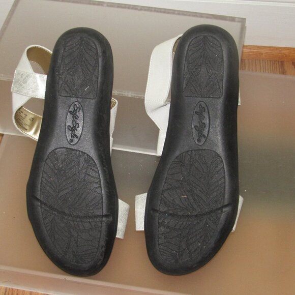 SOFT STYLE (Hush Puppies) White Sandals Size 11 - Picture 4 of 4